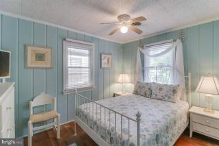 Quaint Beach Block Cottage, 100 steps to the beach - Dewey Beach - 5