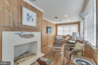 Quaint Beach Block Cottage, 100 steps to the beach - Dewey Beach - 4