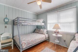Quaint Beach Block Cottage, 100 steps to the beach - Dewey Beach - 2