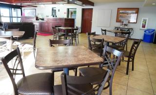 Econo Lodge Inn & Suites - Kearney - 6