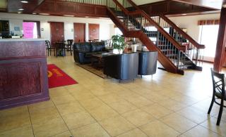 Econo Lodge Inn & Suites - Kearney - 8
