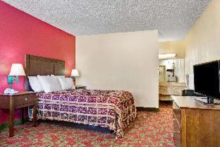 Days Inn by Wyndham Elizabeth City - Elizabeth City - 1
