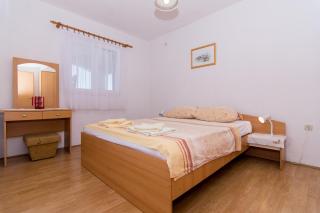 Holidays Apartments Slanada with Terrace and Sea View, Near the Beach & Town Trogir, Free Parking, Quiet Place on Peninsula Čiovo - Trogir - 5