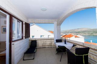 Holidays Apartments Slanada with Terrace and Sea View, Near the Beach & Town Trogir, Free Parking, Quiet Place on Peninsula Čiovo - Trogir - 3