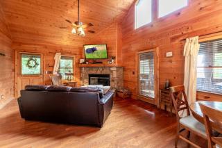 Nice View Fireplace, Hot Tub, Porch Bed, Private - Sevierville - 2