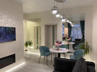Panorama Luxury Apartment in The House with a Spire, a historical building in the city centre - Charkiv - 5