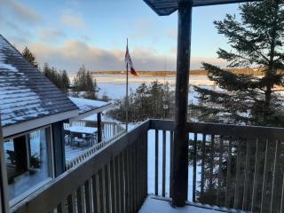 Sunset Lakehouse, cozy cottage - 5