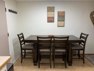 Alaskana 3 bedroom Upper Apt - 8