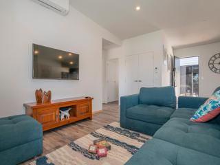 Treetop Bach - Whangamata Holiday Home - 6