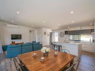 Treetop Bach - Whangamata Holiday Home - Whangamata - 3