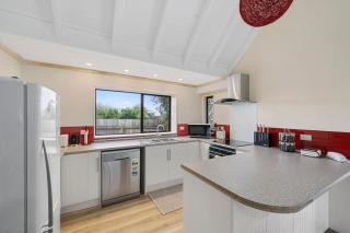Wharerata - Otaki Beach Holiday Home - Otaki Beach - 3