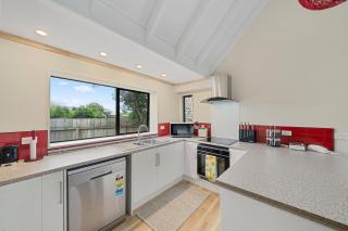 Wharerata - Otaki Beach Holiday Home - Otaki Beach - 2