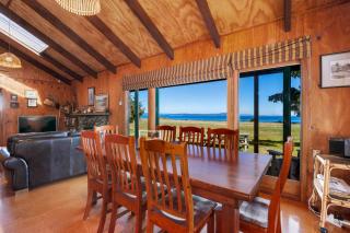 Lakeside Lodge - Tauranga Taupo Holiday Home - Kuratau - 3