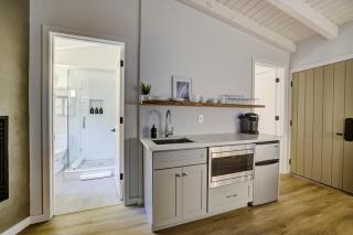 South Lake Chalet-Boutique Suite-Minutes to Heavenly & Lake Tahoe - South Lake Tahoe - 2