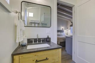 South Lake Chalet-Boutique Suite-Minutes to Heavenly & Lake Tahoe - South Lake Tahoe - 2