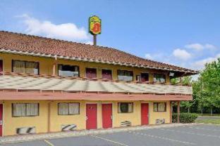 Super 8 by Wyndham Cincinnati-Springdale OH - Springdale - 3