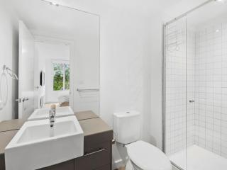 Point Grey Apartment 7 - 5