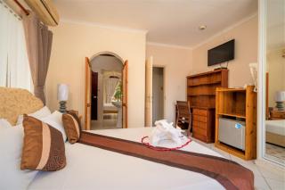 Spacious House with Shared Pool in Machabee - 2