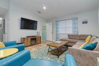 Zula Dreams Beach House, 1min Walk To The Beach, Sleeps 16, Private Heated Pool, Pets Welcome, Fenced Yard - 6
