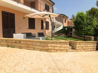 Charming apartment in Lido di Noto with fenced garden - 0