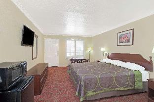 Super 8 by Wyndham North Hollywood - 3