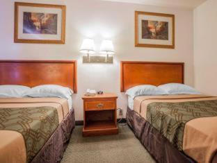 Econo Lodge Milwaukee Airport - 2