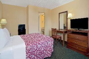 Days Inn by Wyndham Alexandria South - Alexandria - 4