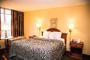 Days Inn by Wyndham Alexandria South - Alexandria - 3