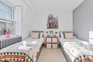 Pebble Mews House - By My Getaways - parking for one small car - Brighton & Hove - 2