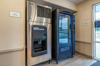 WoodSpring Suites Brunswick - 7