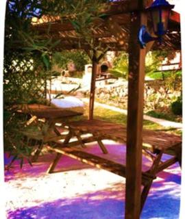 Elegant Villa in Granada with Pool and Garden - 2