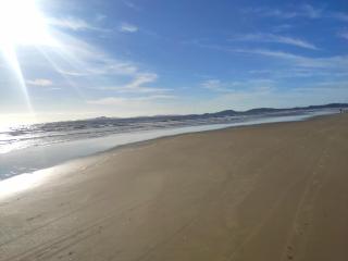 Cabo Frio, Piscina de frente pro Mar, Pé na areia - 5