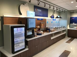 Holiday Inn Express Hotel & Suites Biloxi- Ocean Springs by IHG - Ocean Springs - 2