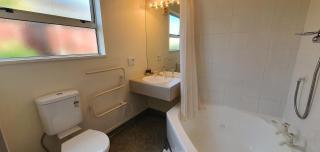 Rosewood Court Motel - 1