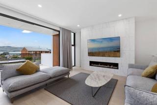 luxurious 4 Bedroom Ocean View Holiday House - Apollo Bay - 6