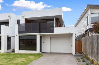 luxurious 4 Bedroom Ocean View Holiday House - Apollo Bay - 4