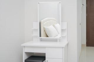 Fully Furnished Studio with Comfort Design Majestic Point Serpong Apartment By Travelio - 5