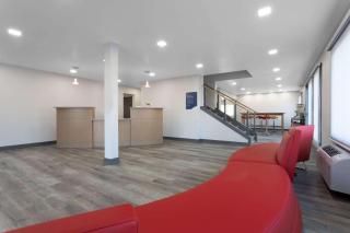 Travelodge by Wyndham Elkhart - 1