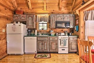 Secluded Sevierville Cabin with Hot Tub! - Sevierville - 5