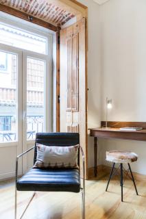 Charming Flat with Balconies Central Chiado District 2 Bedrooms & AC 19th Century Building - Lisbona - 4