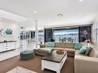 Sealand Lake House Stunning Absolute Waterfront - Fishing Point - 7