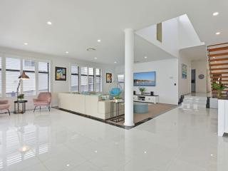 Sealand Lake House Stunning Absolute Waterfront - Fishing Point - 4