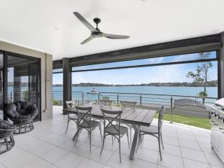 Sealand Lake House Stunning Absolute Waterfront - Fishing Point - 0