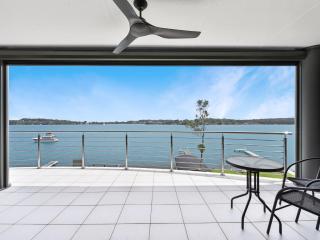Sealand Lake House Stunning Absolute Waterfront - Fishing Point - 8
