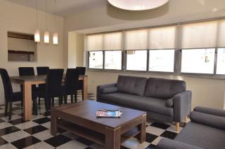 2 Bedroom, Bright & Central Top Floor Apartment - 5 - 4