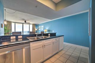 Spectacular Oceanfront Emerald Beach Resort Condo - Panama City Beach - 4