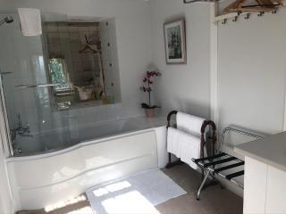 Trumbles Gatwick B&B - 5