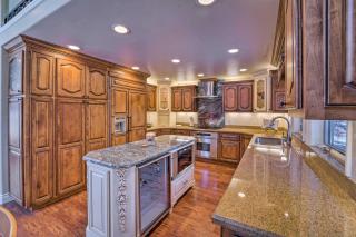4 Mi to Dtwn Truckee Tahoe Donner Home with Hot Tub - Truckee - 2