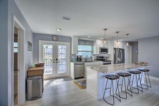 Canalfront Cape Coral Home with Dock and BBQ! - Cape Coral - 6