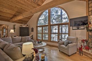 Viola Lakefront Escape with 3 Kayaks and Paddle Board - 7